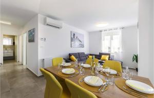 2 Bedroom Beautiful Apartment In Pula