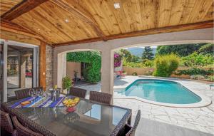 Maisons de vacances Nice Home In Sorde With Outdoor Swimming Pool, Wifi And 4 Bedrooms : photos des chambres