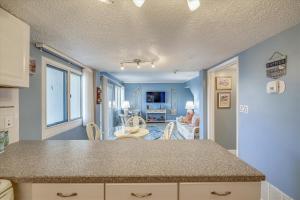Recently renovated 2Bd, Sleeps 6 Pinnacle Port, with Boat Ramp condo
