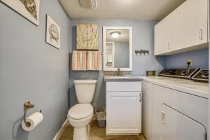 Recently renovated 2Bd, Sleeps 6 Pinnacle Port, with Boat Ramp condo