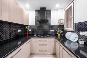 Homlee-Pentagon 5 BHK luxurious-Lift-Parking-Saket