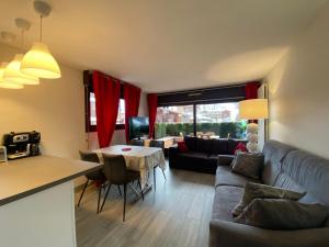 Studio 4 pers, coin montagne, terrasse, parking privatif, centre village, non fumeur - FR-1-437-100