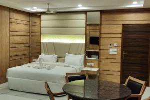 Dwarka Palace Luxury Rooms, Madurai - Trichy Bye Pass, Madurai