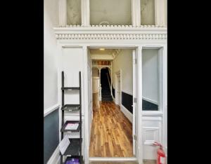 AdeamStays provides Beautiful centrally located 1 and 2 bed apartments on Liverpools Boulevard