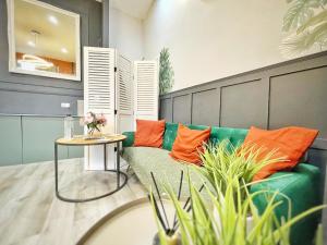 AdeamStays provides Beautiful centrally located 1 and 2 bed apartments on Liverpools Boulevard