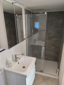 Appartement en pleine nature avec piscine chauffée