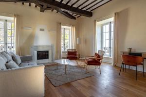 Appartements Domaine Mont-Riant a Jurancon : Suite - Vue sur Ville
