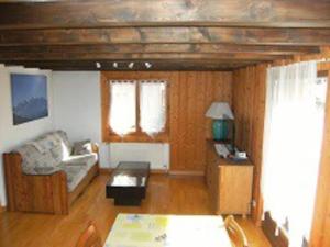Appartements appartement style chalet avec sauna et terrasse : photos des chambres