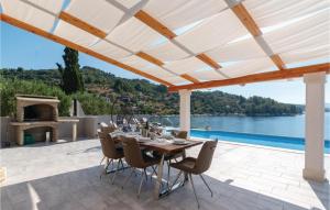 Nice Home In Mikulina Luka With Wifi, Outdoor Swimming Pool And Heated Swimming Pool