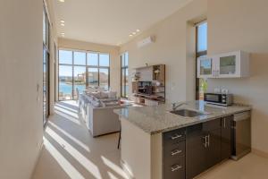 Ascot Bay, Premium 5BR Lagoon Beach House & Pool in Tawila, El Gouna