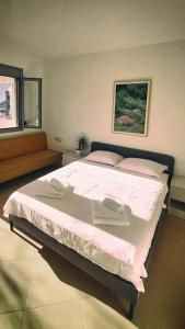 Radhima Seaside Apartment with Free Parking