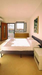 Radhima Seaside Apartment with Free Parking