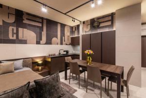 High five apartments, Most City area