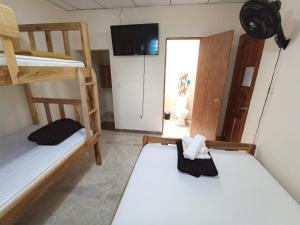 Ekolores Hostal - PARQUE DEL CAFÉ - 313-468-08-41