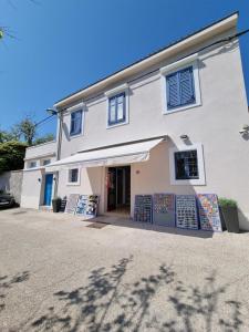 Narcis Central Apartment with Sea & City Views