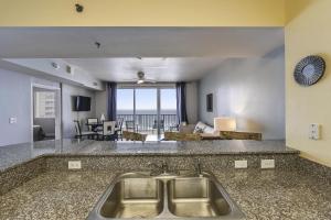 Shores of Panama 1211- Sleeps 6, Gulf View, Reserved Parking! Free Fun! condo