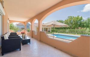 Awesome Home In Suhovare With 4 Bedrooms, Wifi And Outdoor Swimming Pool