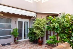 Alexandra's Home - Anevató