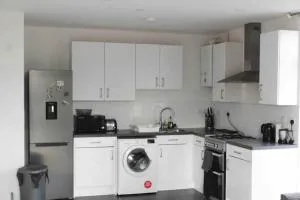 Lovely one bedroom apartment with balcony - Forest Hill