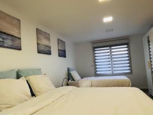Appartements 100m2 2 chambres 8 personnes - Grand parking et terrasse privee - Proche CDG-Parc expositions-Paris-Asterix-Disney : photos des chambres
