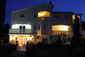 Apartments Villa Lora