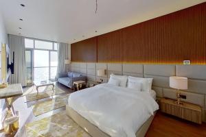 شقة في برج داماك بإطلالة بحرية ساحرة