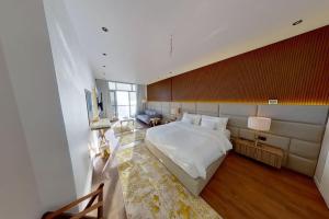 شقة في برج داماك بإطلالة بحرية ساحرة