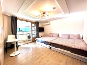 Studio Deluxe (Deluxe Studio)