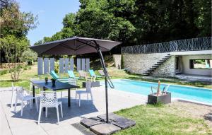 Maisons de vacances Amazing home in Rognes with 4 Bedrooms, WiFi and Outdoor swimming pool : photos des chambres