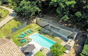 Maisons de vacances Amazing home in Rognes with 4 Bedrooms, WiFi and Outdoor swimming pool : photos des chambres