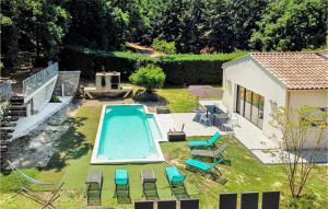 Maisons de vacances Amazing home in Rognes with 4 Bedrooms, WiFi and Outdoor swimming pool : photos des chambres