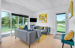 Cozy Home In Ringkøbing With Kitchen