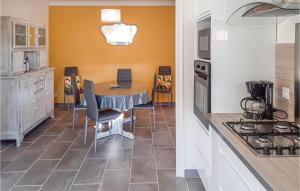 Maisons de vacances Awesome home in Saint-Carreuc with WiFi and 3 Bedrooms : photos des chambres