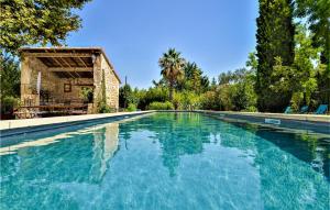 Awesome Home In Tarascon With 7 Bedrooms, Wifi And Private Swimming Pool