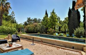 Maisons de vacances Awesome Home In Tarascon With 7 Bedrooms, Wifi And Private Swimming Pool : photos des chambres