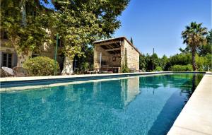 Maisons de vacances Awesome Home In Tarascon With 7 Bedrooms, Wifi And Private Swimming Pool : photos des chambres