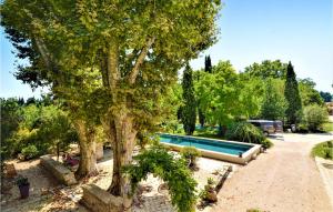 Maisons de vacances Awesome Home In Tarascon With 7 Bedrooms, Wifi And Private Swimming Pool : photos des chambres