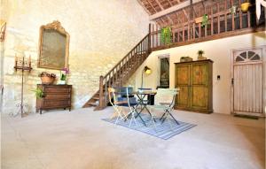 Maisons de vacances Awesome Home In Tarascon With 7 Bedrooms, Wifi And Private Swimming Pool : photos des chambres