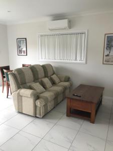 Fragrant Home-68A Brand New 2 rooms House with beautiful private garden and entrance,5G wifi
