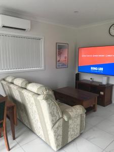 Fragrant Home-68A Brand New 2 rooms House with beautiful private garden and entrance,5G wifi