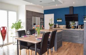 3 Bedroom Gorgeous Home In Milizac