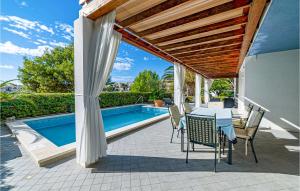 Gorgeous Home In Okrug Gornji