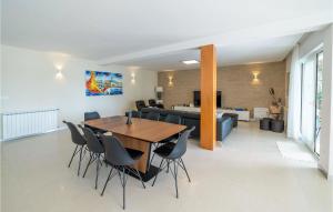 Gorgeous Home In Okrug Gornji 