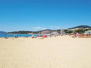 Studio lumineux à 30m de la plage, balcon, clim, commerces à côté - FR-1-226-444