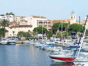 Studio lumineux à 30m de la plage, balcon, clim, commerces à côté - FR-1-226-444