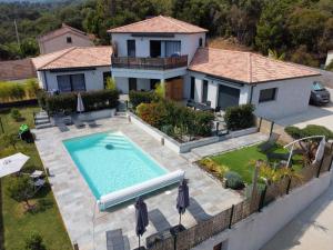 côte et mer - appartement haut standing dans villa avec piscine et vue mer