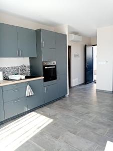 côte et mer - appartement haut standing dans villa avec piscine et vue mer