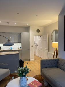 Contemporary Residence by Salt Life with free parking