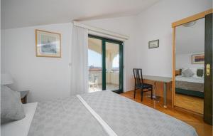 Gorgeous Apartment In Vodice With Wifi
