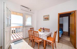 Amazing Apartment In Rtina With 2 Bedrooms And Wifi